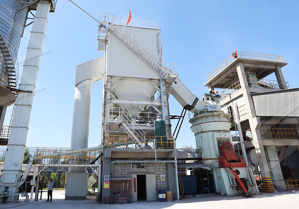 Vertical mill for quartz sand grinding
