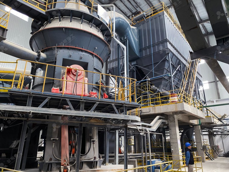 Vertical mill for kaolin grinding
