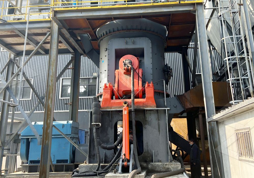 High pressure roller mill close-up